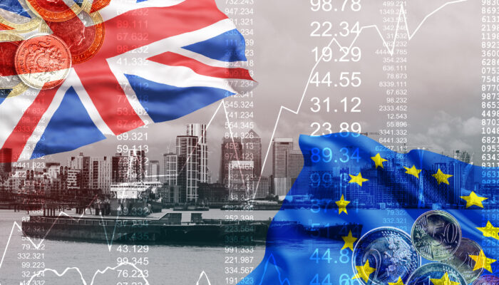 Vlag van Verenigd Koninkrijk en Europa met daartussen getallen en grafieken