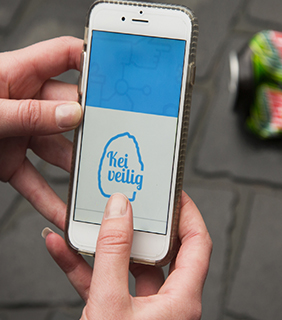 Telefoon met de app Keiveilig