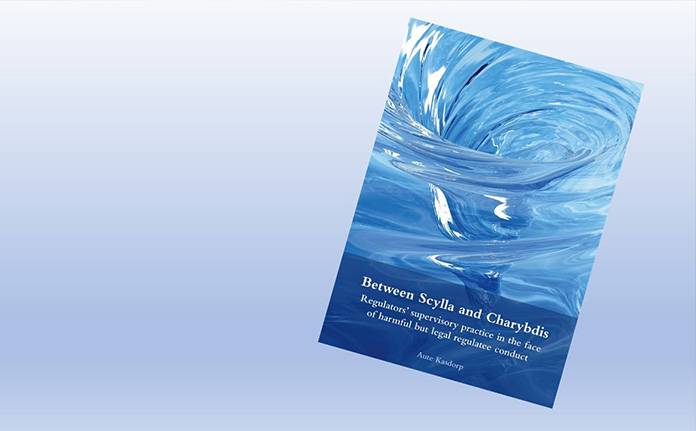 Cover van 'Between Scylla and Charybdis’