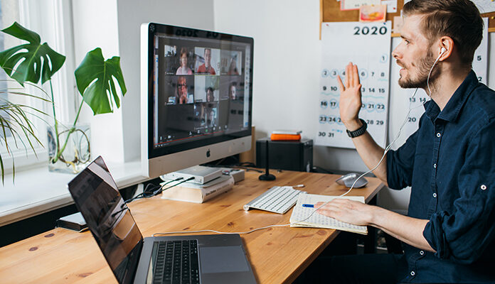 Man vergadert online