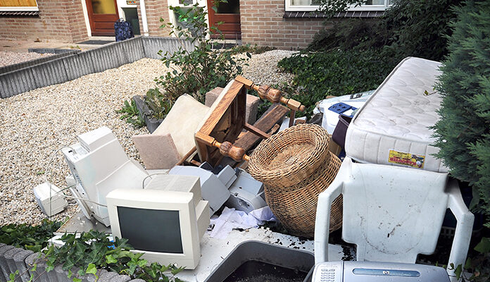 Troep in de voortuin