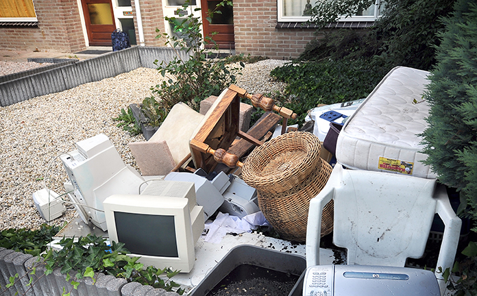 Troep in de voortuin