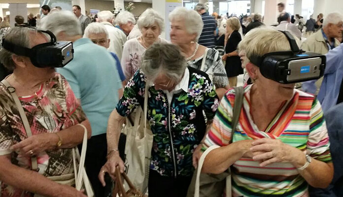 Ouderen hebben VR-bril op