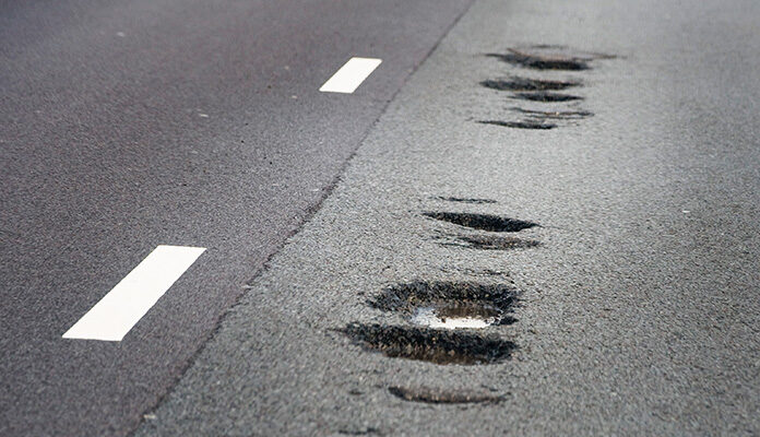 Afdrukken in het asfalt