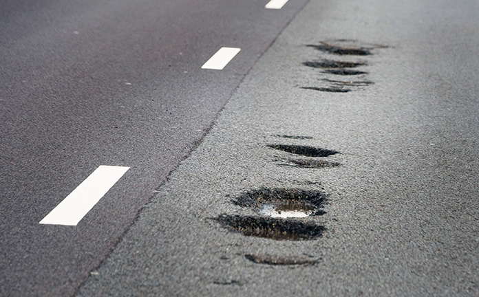 Afdrukken in het asfalt