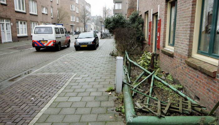 De politie surveilleert in de Diamantbuurt in Amsterdam.