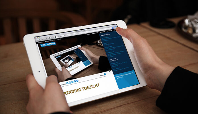 Ipad met op het scherm de tekst Trending Toezicht