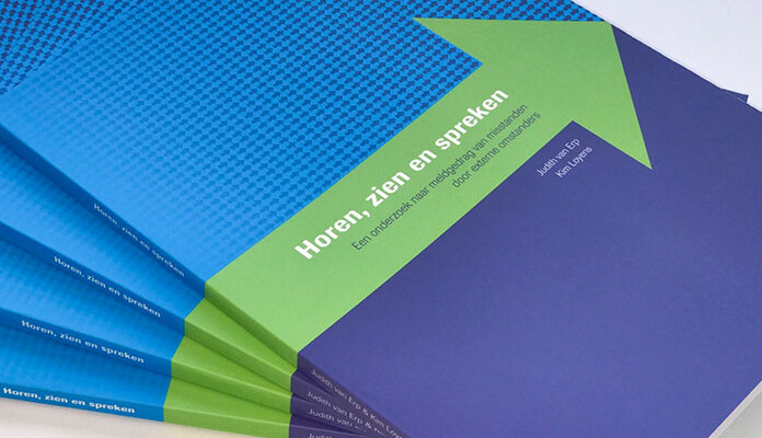 Afbeelding van stapel boeken van Horen, zien en spreken. Een onderzoek naar meldgedrag van misstanden door externe omstanders.