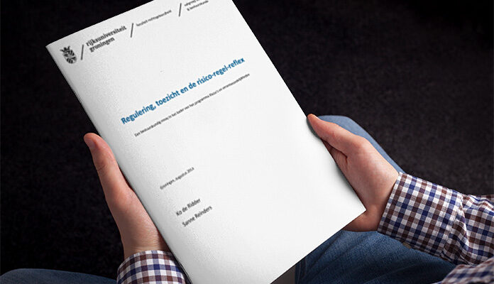 Omslag met tekst: Regulering, toezicht en risico-regel-reflex.