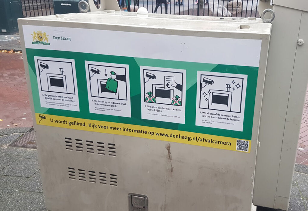 Afbeelding van container met tekst dat er camera's zijn geplaatst