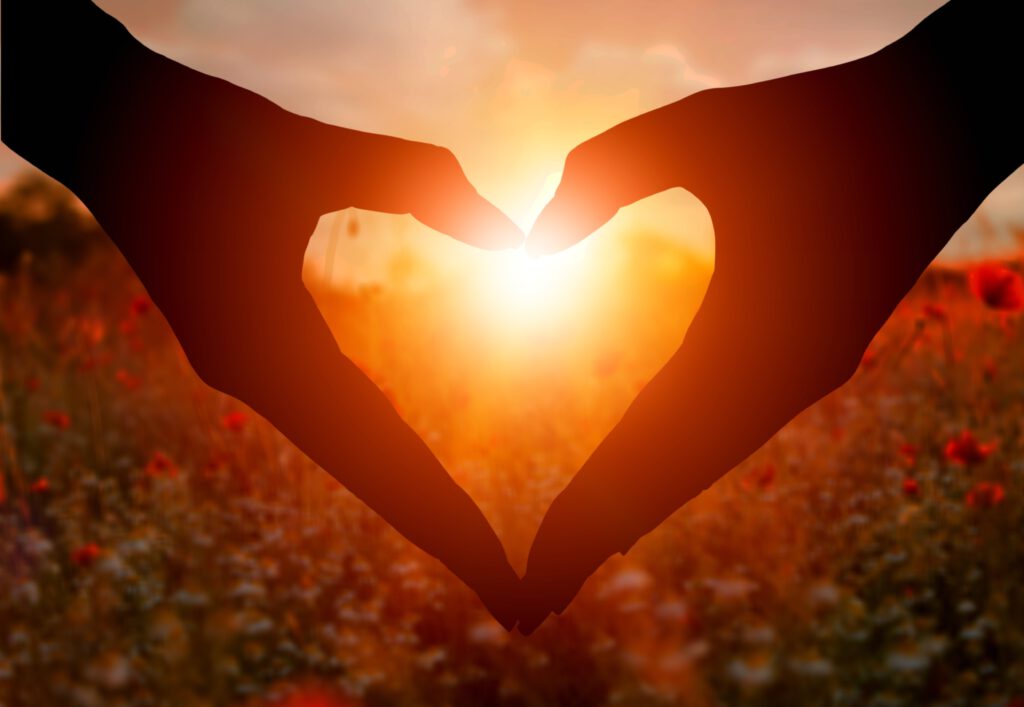 Twee handen vormen een hart