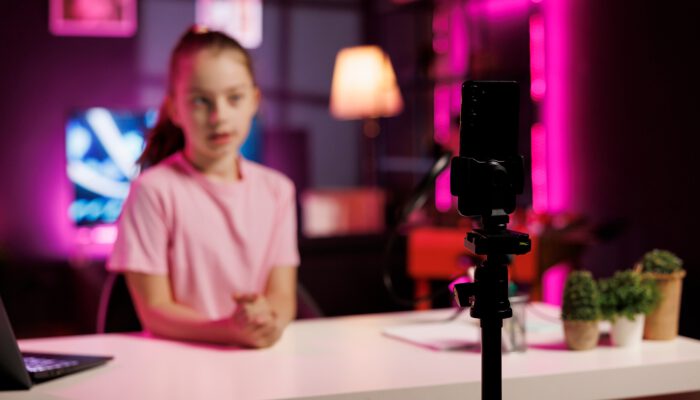 Kindervlogger aan het werk