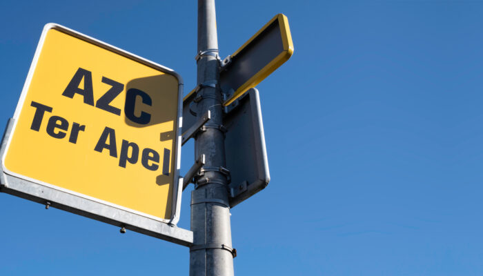 Bushalte met bordje AZC Ter Apel